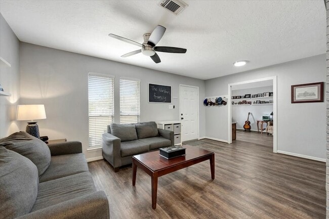 Building Photo - 2610 Loganberry Cir