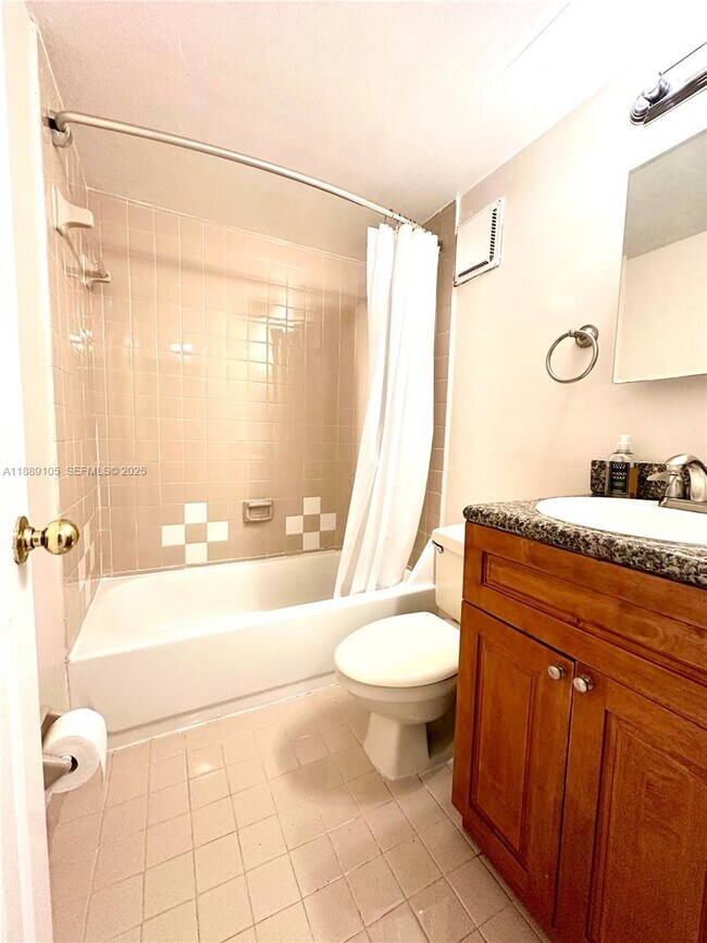 Building Photo - 497 N University Dr