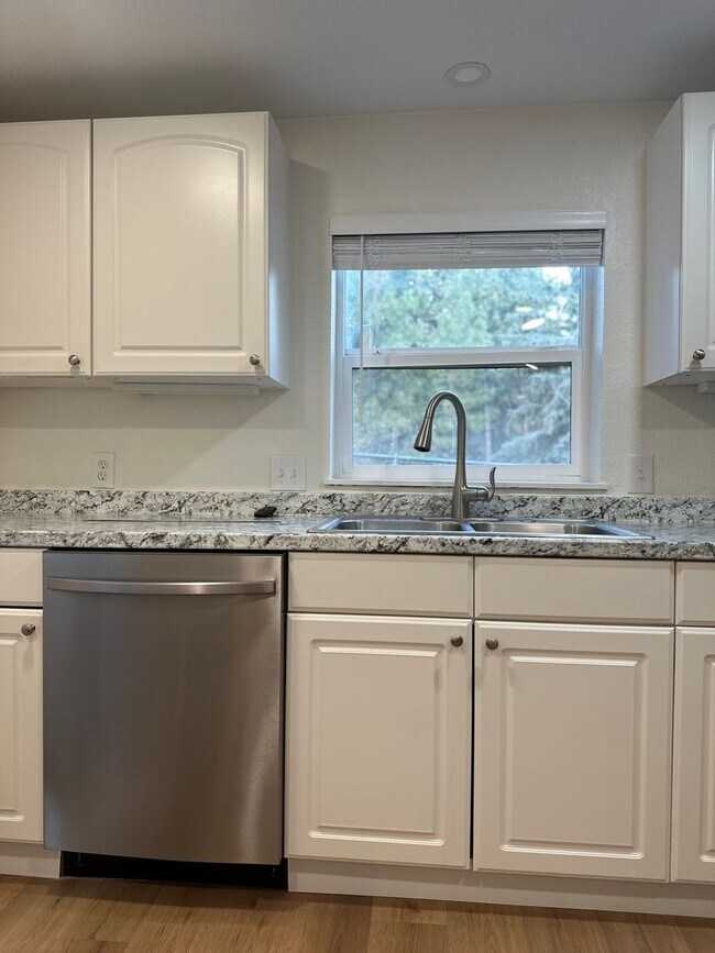 Building Photo - Completely Remodeled Home on 1 Acre in DRW