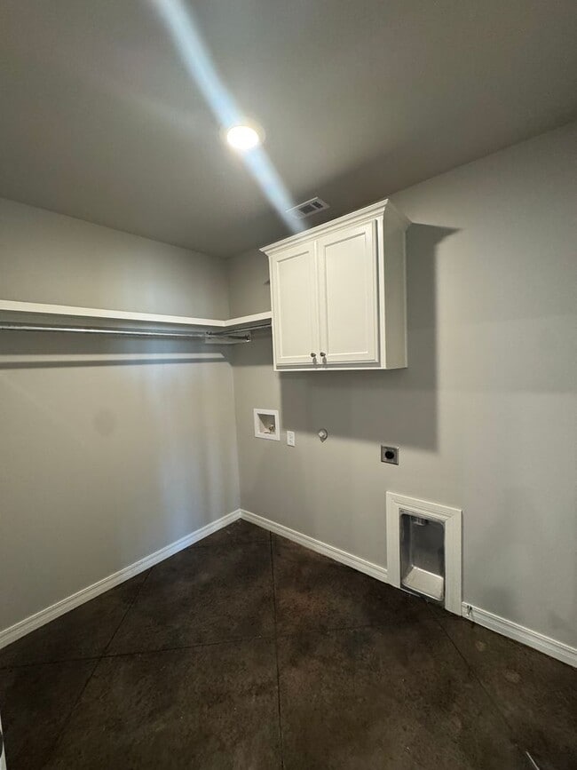 Building Photo - 3/2/1 Fabulous new build 2025 1/2 off special 1st month's rent