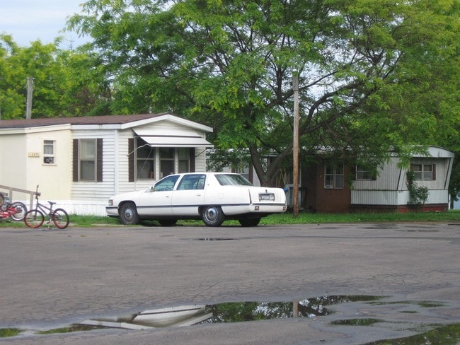 Building Photo - 14502 Richmond Ave