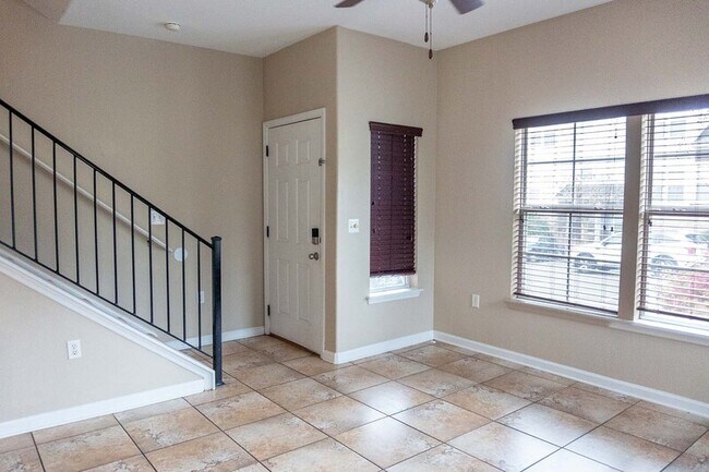 Building Photo - 2299 Del Carmel Way