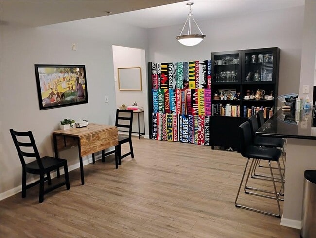 Building Photo - 955 Juniper St NE