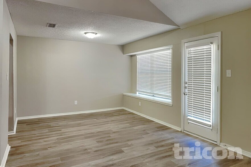 Building Photo - 918 Elliott Dr