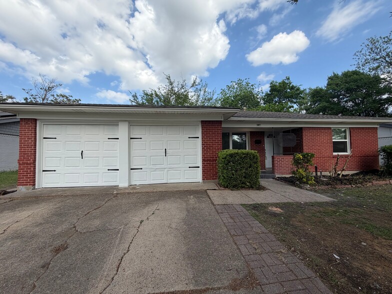 Building Photo - 302 N Cottonwood Dr