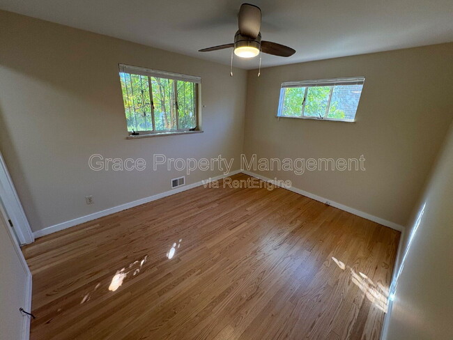 Building Photo - 520 S Otis St