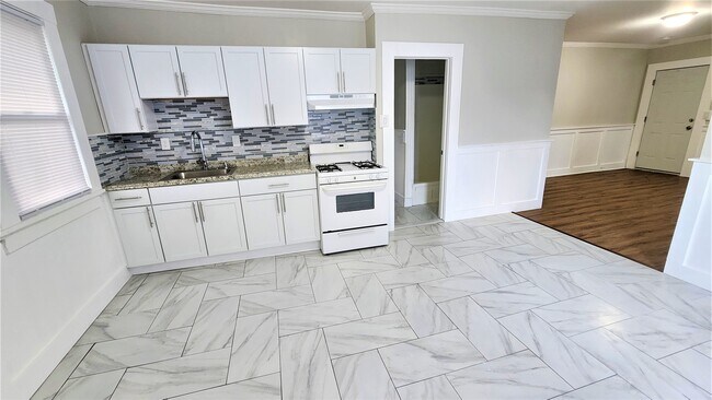 Building Photo - 1516 Pembroke St