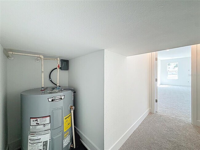 Building Photo - 4732 W Wallcraft Ave