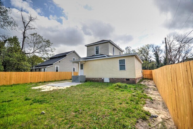 Building Photo - 213 Carolina St