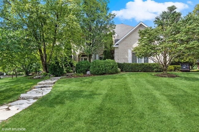 Building Photo - 8840 Royal Dr