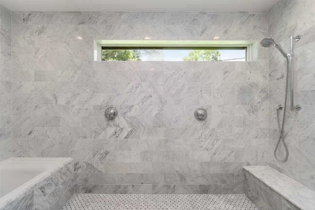 Building Photo - 815 Thornvine Ln