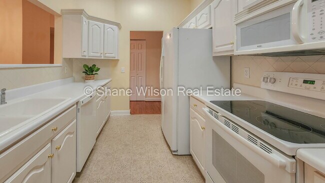 Building Photo - Spacious 3-Bed, 3-Bath Townhouse in Dalton