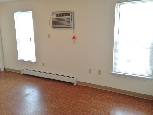 Building Photo - 4 Martin St