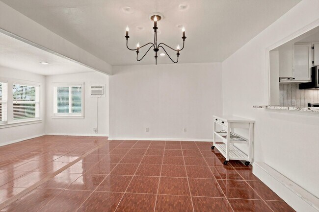 Building Photo - 231 Cicero Ave