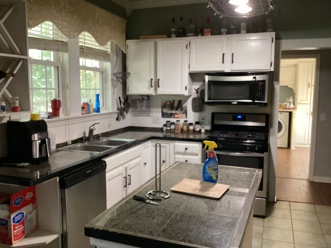 Building Photo - 2615 Cooper Ave