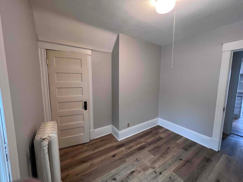 Building Photo - 3345 S 31st Ave