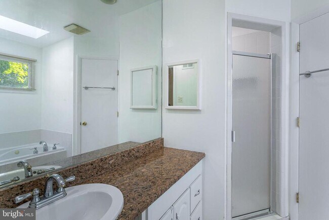 Building Photo - 6503 Friars Ct