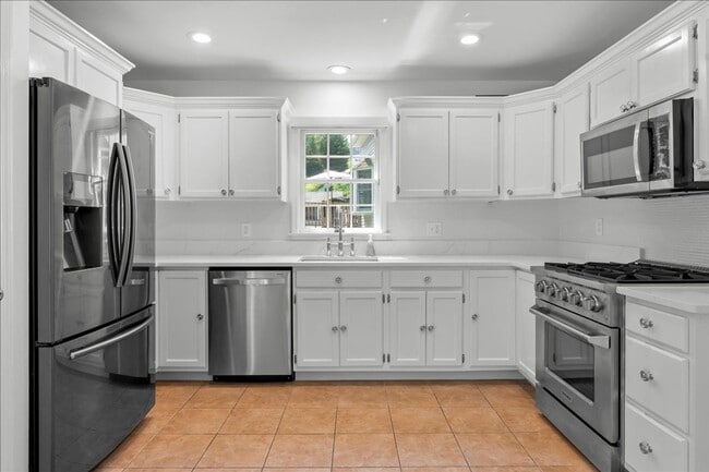 Building Photo - Lakeside Drive HOA