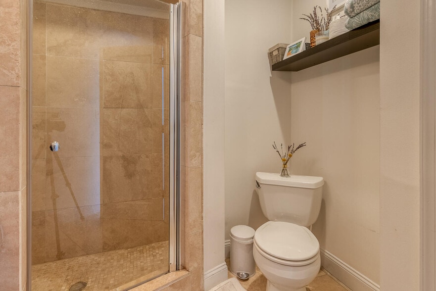 Building Photo - 2713 Ontario Rd NW