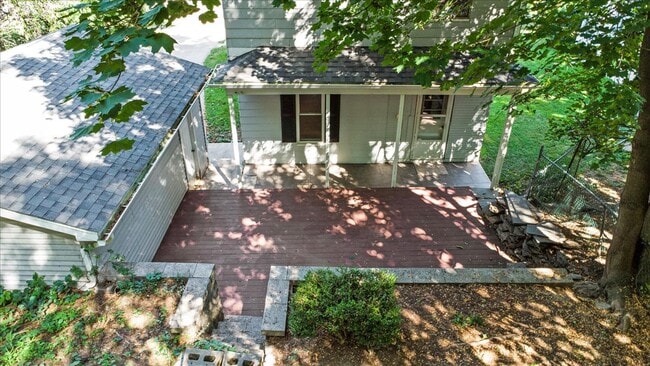 Building Photo - 420 Center St