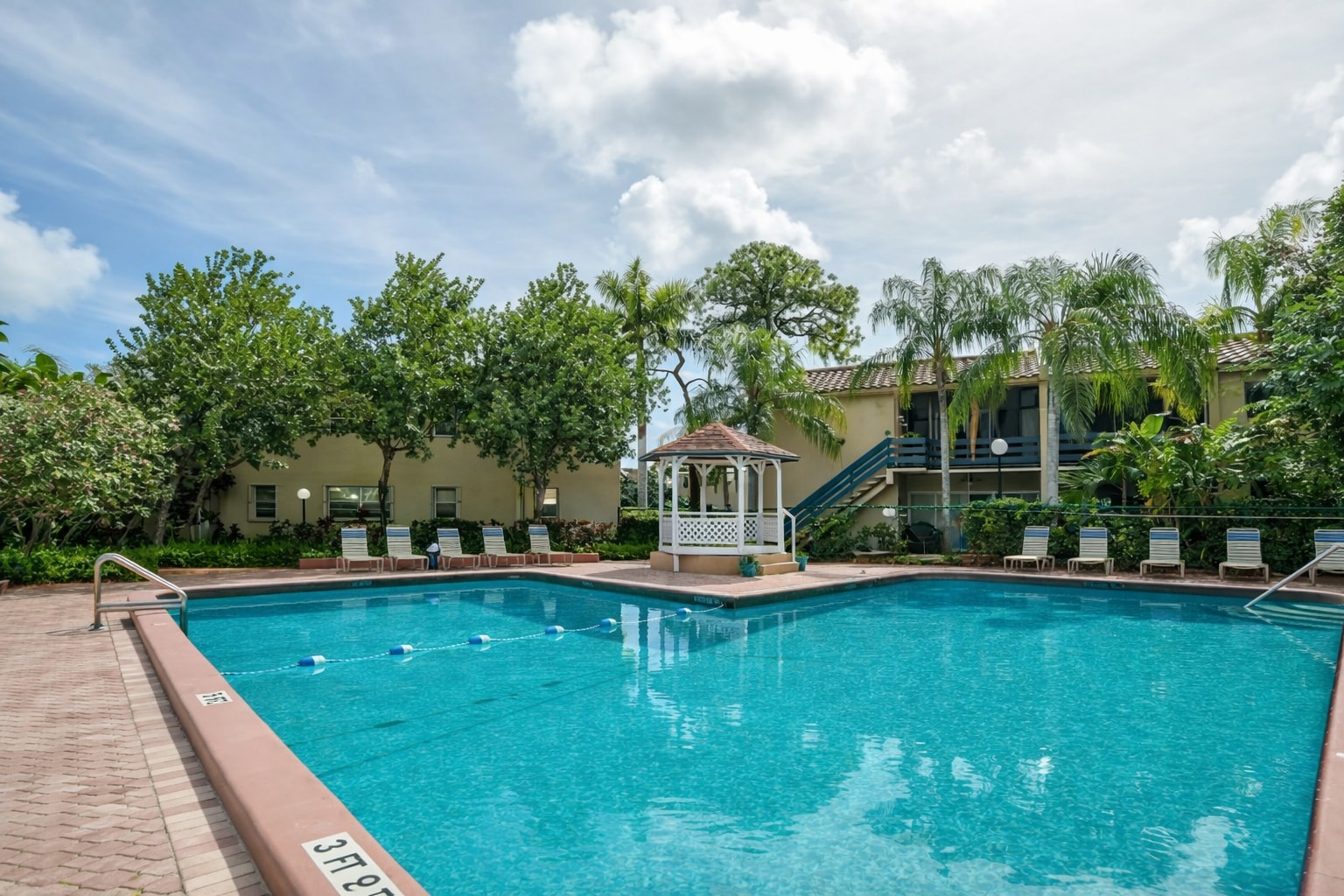 Building Photo - 5332 NE 6th Ave