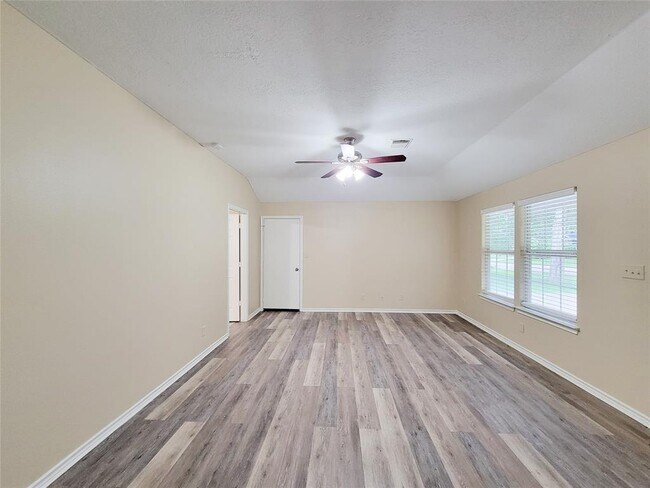 Building Photo - 12700 Royal Green Dr