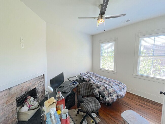 Building Photo - 2 BED | 2 BATH | PRIVATE PARKING | DIXON PARK