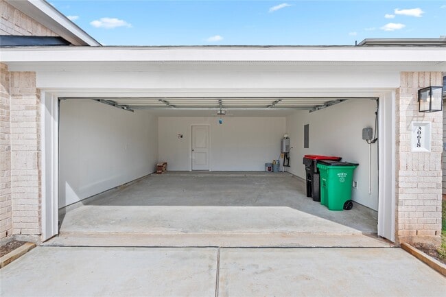 Building Photo - 30618 Wicklow Gdns Dr