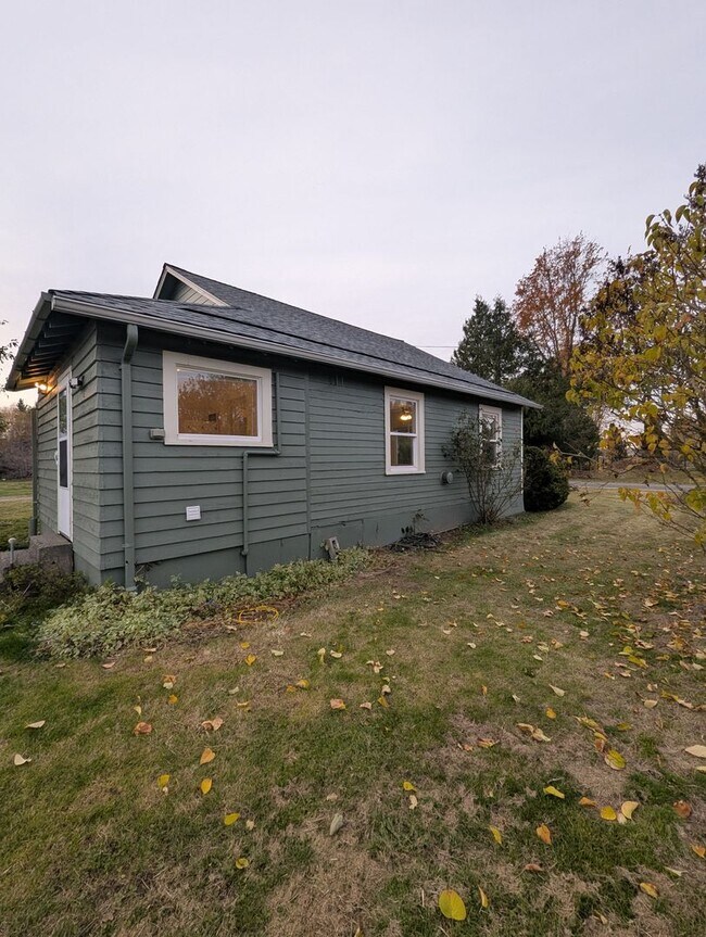 Building Photo - Charming Country Home in Silver Creek