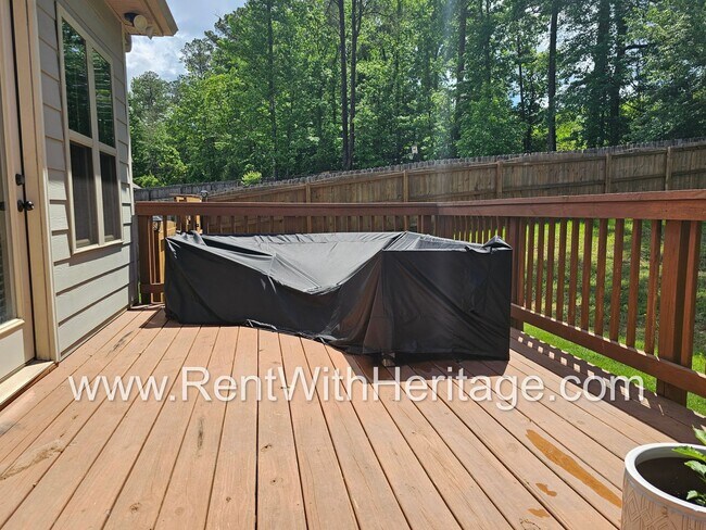 Building Photo - Gorgeous 3 bd / 2 bath / Attention to Deta...