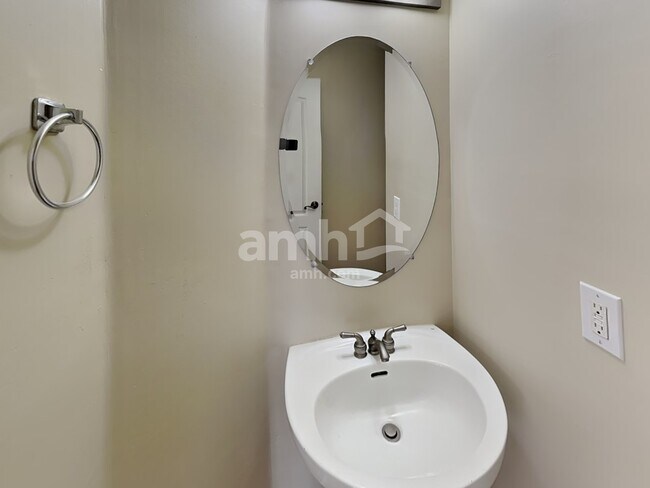 Building Photo - 8409 S 50th Ln