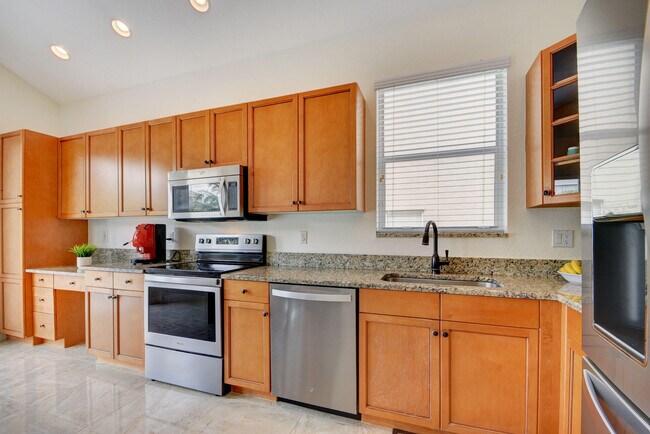 Building Photo - 2418 Westmont Dr