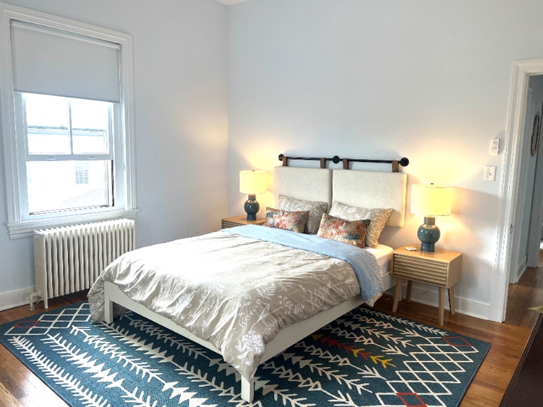 Building Photo - 250 E Market St