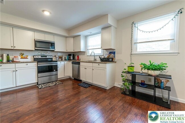 Building Photo - 8315 Countryside Ln