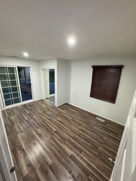 Building Photo - 720 Oakwood Ave