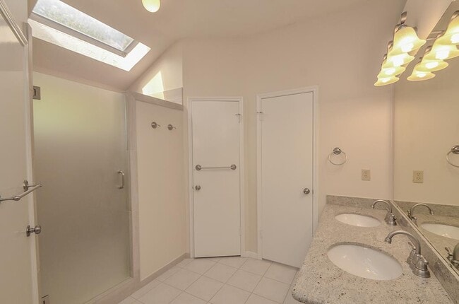 Building Photo - 1035 Western Meadows Dr