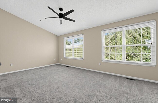 Building Photo - 2504 Smoketree Ln