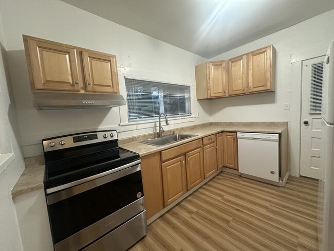 Building Photo - 7951 Maple Ave SE