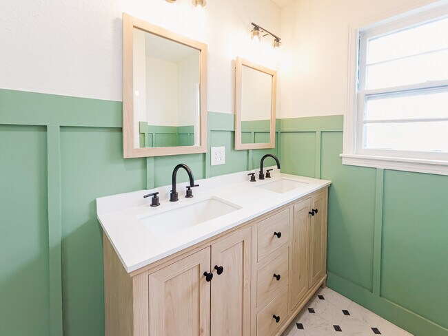 Building Photo - 2509 39th St