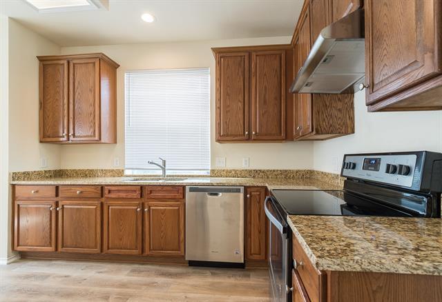 Building Photo - 3614 English Oak Dr