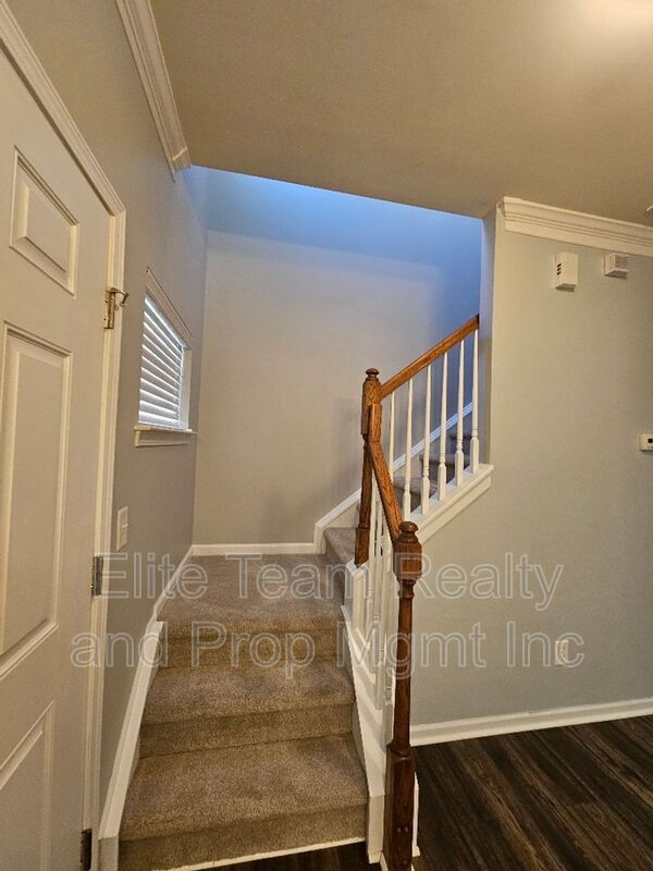 Building Photo - 2219 Crosscut Dr