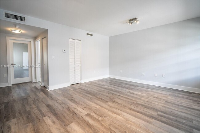 Building Photo - 331 85th St
