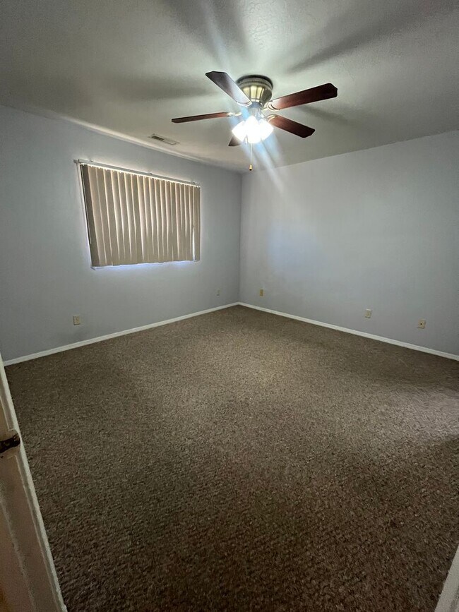 Building Photo - 9665 E Magma Dr
