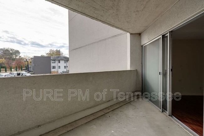 Building Photo - 900 19th Ave S