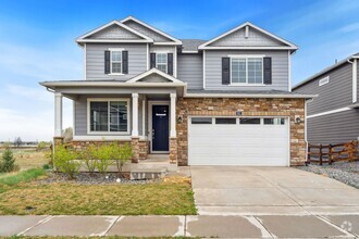 Building Photo - Spacious 4BD Bennet Floorplan with Full Ba...