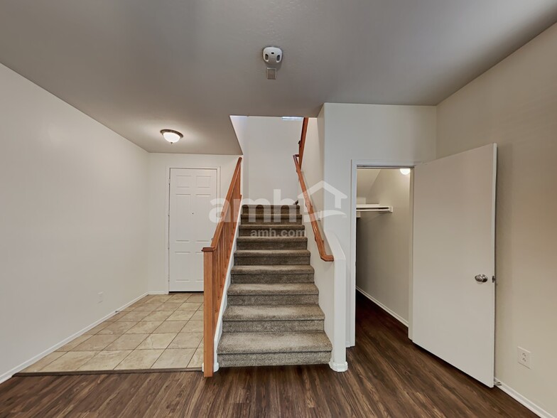 Building Photo - 3542 E Terrace Ave