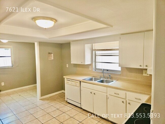 Building Photo - 7621 Ilex Dr