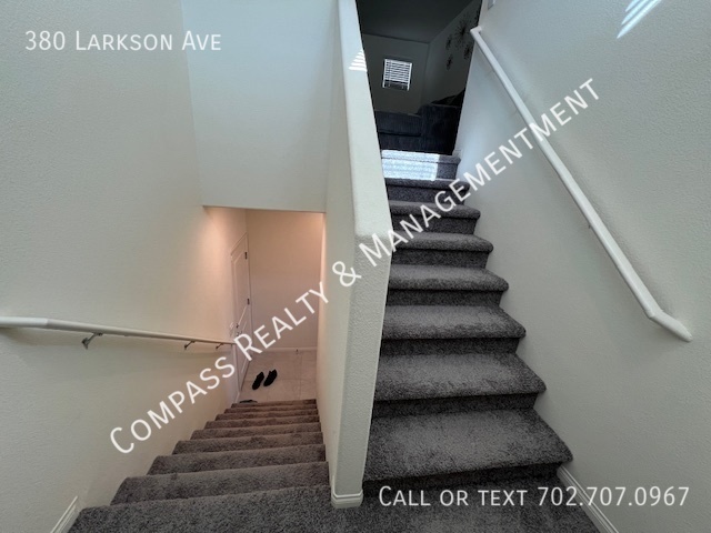 Building Photo - 380 E Larson Ln