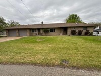 Building Photo - 403 Oak St