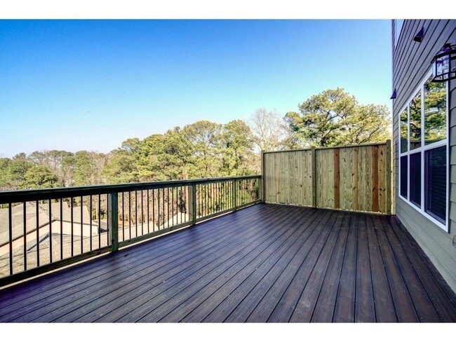 Building Photo - 1295 Linden Ct